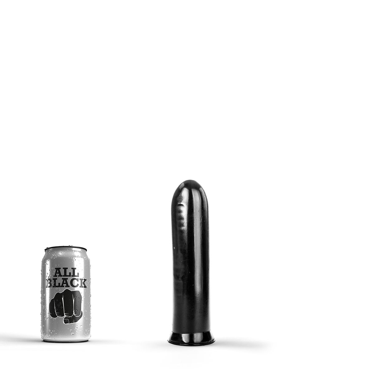 Analinis kaištis „All Black Dildo 19,5 cm“ 
 
Kam reikalingi analiniai kaiščiai? Kai kurie žmonės juos naudoja kaip analinio sekso apšilimo priemonę, kiti - kaip BDSM aksesuarą, o dar kiti - kad geriau susipažintų su analinių žaidimų pojūčiais. 
Aksominis prisilietimas ir nesibaigiantys malonumai - tik šio silikoninio analinio kaiščio pagalba. Iškilimai ir įdubimai  veiksmingai masažuoja intymias vietas . Kaištis  turi tiesią formą ir švelnų paviršių.  
Analinis kaištis  yra pailgas,  turi minkštą galvutę, kad galėtumėte patogiai jį įkišti ir ištraukti. Platesnis pagrindas užtikrina apsaugą ir neleidžia kaiščiui pradingti jūsų kūne.  
  
19,50 cm ilgio ir 4,50 cm pločio žaisliukas  puikiai tinka tiek pradedantiesiems, tiek analinių žaidimų tyrinėtojams, tiek norint apšilti prieš audringą žaidimų naktį . Galite pasiekti visišką ekstazę be skausmo ir diskomforto. 
Tinkamai prižiūrint šis kaištis tarnaus jums ilgai. Prieš ir po kiekvieno naudojimo nuplaukite jį šiltu vandeniu ir švelniu muilu arba  specialiu žaislų valikliu . Leiskite išdžiūti natūraliai. Šį sekso žaislą laikykite stalčiuje, specialiame maišelyje arba kitoje vietoje, kurioje nėra dulkių. Laikykite jį atokiau nuo kitų sekso žaislų. Nepalikite tiesioginiuose saulės spinduliuose ir niekada nelaikykite jo dideliame karštyje. 
Rekomenduojama naudoti kartu su  vandens pagrindo lubrikantu . Nenaudokite silikoninių lubrikantų, aliejų ar kremų, nes jie gali sugadinti kaiščio medžiagą ir apriboti jo veikimą bei galiojimo laiką.  
 