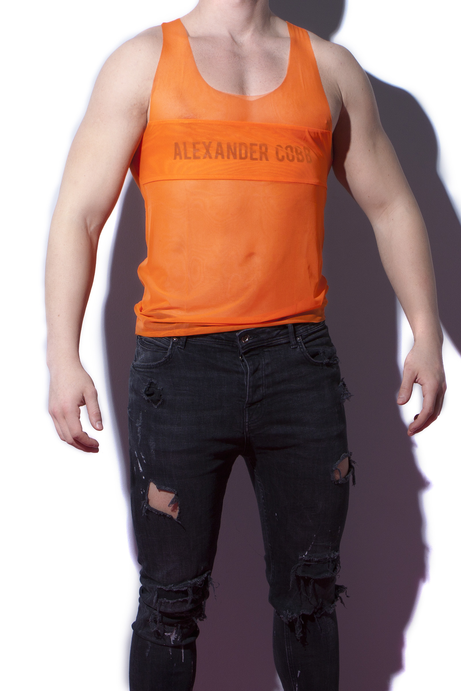 Marškinėliai TANK TOP 
Būkite aktyvūs su mūsų Athletic Wear asortimentu, nes jokie laisvalaikio drabužiai neseka jūsų judesių, kaip Alexander COBB Athletic kolekcija! 
Sukurkite tvirtą ryšį tarp savo kūno ir proto ir jauskitės puikiai treniruodamiesi. 