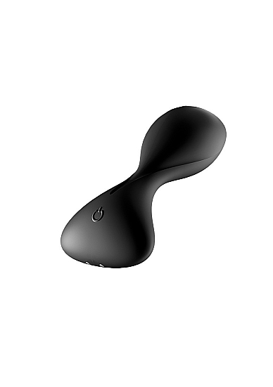 Vibruojantis analinis kaištis ,,Trendsetter Black'' 
 
,,Satisfyer Trendsetter" patrauklus savo plokščia, liežuvėlį primenančia forma ir galinga vibracija. Vibruojantį analinį kaištį taip pat  galima valdyti naudojant ,,Satisfyer Connect" programėlę . Naudodamiesi nemokama ,,Android" ir ,,iOS" programėle galite ne tik valdyti ,,Satisfyer" prietaisą iš bet kurios pasaulio vietos internetu, bet ir sukurti savo vibracijos programas ir perkelti jas į žaislą. Taip pat galėsite kurti naujas vibracijos programas pagal savo ,,Spotify" grojaraštį arba aplinkinius garsus ir dalytis savo vibracijos ritmais su bendruomene. 
Dvylika iš anksto nustatytų ,,Satisfyer Trendsetter" vibracijos programų siūlo bet kokį intensyvumo lygį - nuo silpniausio iki galingiausio - ir gali būti valdomos be programėlės intuityviu mygtuko paspaudimu. Platus pagrindas tarnauja ne tik kaip praktiškas laikiklis, bet ir užtikrina saugų naudojimą. 
,,Satisfyer Trendsetter'', kurio minkštas paviršius pagamintas iš kūnui malonaus, aukštos kokybės silikono, yra ypač švelnus odai. Dėl vandeniui atsparios (IPX7) konstrukcijos  jis nebijo nuotykių net duše ar vonioje . Integruotas įkraunamas baterijas po ilgų žaidimų galima įkrauti pridėtu USB laidu. 
Tinkamai prižiūrint šis kaištis tarnaus jums ilgai. Prieš ir po kiekvieno naudojimo nuplaukite jį šiltu vandeniu ir švelniu muilu arba  specialiu žaislų valikliu . Leiskite išdžiūti natūraliai. Šį sekso žaislą laikykite stalčiuje, specialiame maišelyje arba kitoje vietoje, kurioje nėra dulkių. Laikykite jį atokiau nuo kitų sekso žaislų. Nepalikite tiesioginiuose saulės spinduliuose ir niekada nelaikykite jo dideliame karštyje. 
Rekomenduojama naudoti kartu su  vandens pagrindo lubrikantu . Nenaudokite silikoninių lubrikantų, aliejų ar kremų, nes jie gali sugadinti kaiščio medžiagą ir apriboti jo veikimą bei galiojimo laiką.  
 