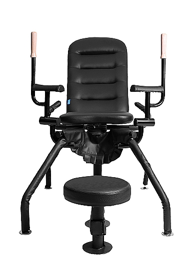 Sekso kėdė ,,Shots Love Chair Multiposition''  
Unikali ir  universali sekso kėdė  buvo įkvėpta tradicinės ginekologo kėdės. Ji  turi reguliuojamus, kojas platinančius diržus, paminkštintą sėdynę su reguliuojamu atlošu, rankenas ir pritvirtiną ,,gydytojo'' taburetę . Sėdynė, taburetė ir atlošas yra patogiai paminkštinti didelio tankio puta ir aptraukti lengvai valoma veganiška oda.  
Nuo šiol galite neribotai žaisti vaidmeninius seksualaus gydytojo ir pasileidusios seselės žaidimus tiesiog patogiai įsitaisę savo namuose! Kėdės  konstrukcija pagaminta iš aukščiausios kokybės, tvirto ir ilgaamžio plieno . Ji turi keturias tvirtas kojas, kurių galuose yra  guminiai siurbtukai, kurie užtikrina visišką sukibimą su žeme  net audringiausiose sekso scenose. Sėdimoje dalyje taip pat yra 2 didelės apvalios kojos, kurios užtikrina visišką kėdės įžeminimą. 
Abi sėdynės ir atlošas padengti aukštos kokybės, lengvai valomu poliuretanu ir turi didelio tankio putų užpildą, užtikrinantį didesnį komfortą ir  sumažinantį mėlynių atsiradimo riziką . Rankenų viršūnės padengtos sintetine medžiaga, kad būtų galima papildomai įsikibti. Pasukamas atlošas yra reguliuojamas, jį galima užfiksuoti žemoje, vidutinėje arba aukštoje padėtyje, todėl žaisdami galėsite pasirinkti patogiausią padėtį! 
Geležį ir juodą dirbtinę odą reikia valyti tik tada, kai ant jos atsiranda matomos dėmės. Rekomenduojame valyti švelniu,  specialiu žaislų valikliu . Leiskite išdžiūti natūraliai. Saugokite nuo tiesioginių saulės spindulių ir atviros ugnies.