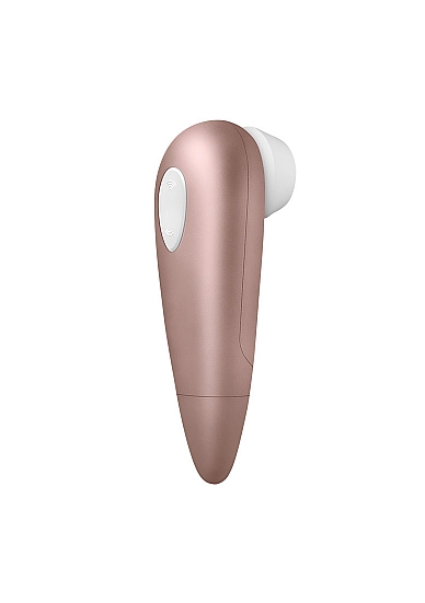 Klitorio stimuliatorius ,,Satisfyer Number One Rose Gold'' 
 
Šis stimuliatorius džiugins jus intensyvia pusluojančių bangų stimuliacija, kuri privers virpėti iš malonumo. Rožinio aukso spalvos dizainas šiam stimuliatoriui suteikia išskirtinumo ir prabangos pojūtį. Kompaktišką ir ergonomišką stimuliatorių yra patogu laikyti rankoje net be tiesioginio kontakto su klitoriu. Šis sekso žaislas turi 11 svaiginančių intensyvumo nustatymų, kuriuos galima patogiai reguliuoti naudojant +/- mygtukus. Dėl švelnaus, odai malonaus medicininio silikono šis stimuliatorius yra malonus liesti ir gali valandų valandas suteikti tyro malonumo. 
Stimuliatorius pagamintas iš aksominio švelnumo,  medicininio silikono  ir yra malonus liesti. Valdymas itin lengvas ir patogus - pusluojančių bangų reguliavimo mygtukus pasieksite vienu pirštu ir galėsi susikoncentruoti tik į tai, kas yra svarbiausia - save. Stimuliatorius yra  atsparus vandeniui  (IPX7), todėl malonumais galėsite mėgautis net duše ar vonioje.  
Kompaktiškas, elegantiškas ir diskretiškas stimuliatorius  dirba itin tyliai , o tai reiškias, kad galėsite jį naudoti visur, kur tik širdis geidžia. Taip pat šis stimuliatorius gali būti ir puikus  kelionių partneris , nes jis nesunkiai tilps jūsų rankinėje ar krepšyje.  
Tinkamai prižiūrint šis stimuliatorius tarnaus jums ilgai. Prieš ir po kiekvieno naudojimo nuplaukite jį šiltu vandeniu ir švelniu muilu arba  specialiu žaislų valikliu . Leiskite išdžiūti natūraliai. Šį sekso žaislą laikykite stalčiuje, specialiame maišelyje arba kitoje vietoje, kurioje nėra dulkių. Laikykite jį atokiau nuo kitų sekso žaislų. Nepalikite tiesioginiuose saulės spinduliuose ir niekada nelaikykite jo dideliame karštyje. 
Rekomenduojama naudoti kartu su  vandens pagrindo lubrikantu . Nenaudokite silikoninių lubrikantų, aliejų ar kremų, nes jie gali sugadinti prietaiso medžiagą ir apriboti jo veikimą bei galiojimo laiką. 