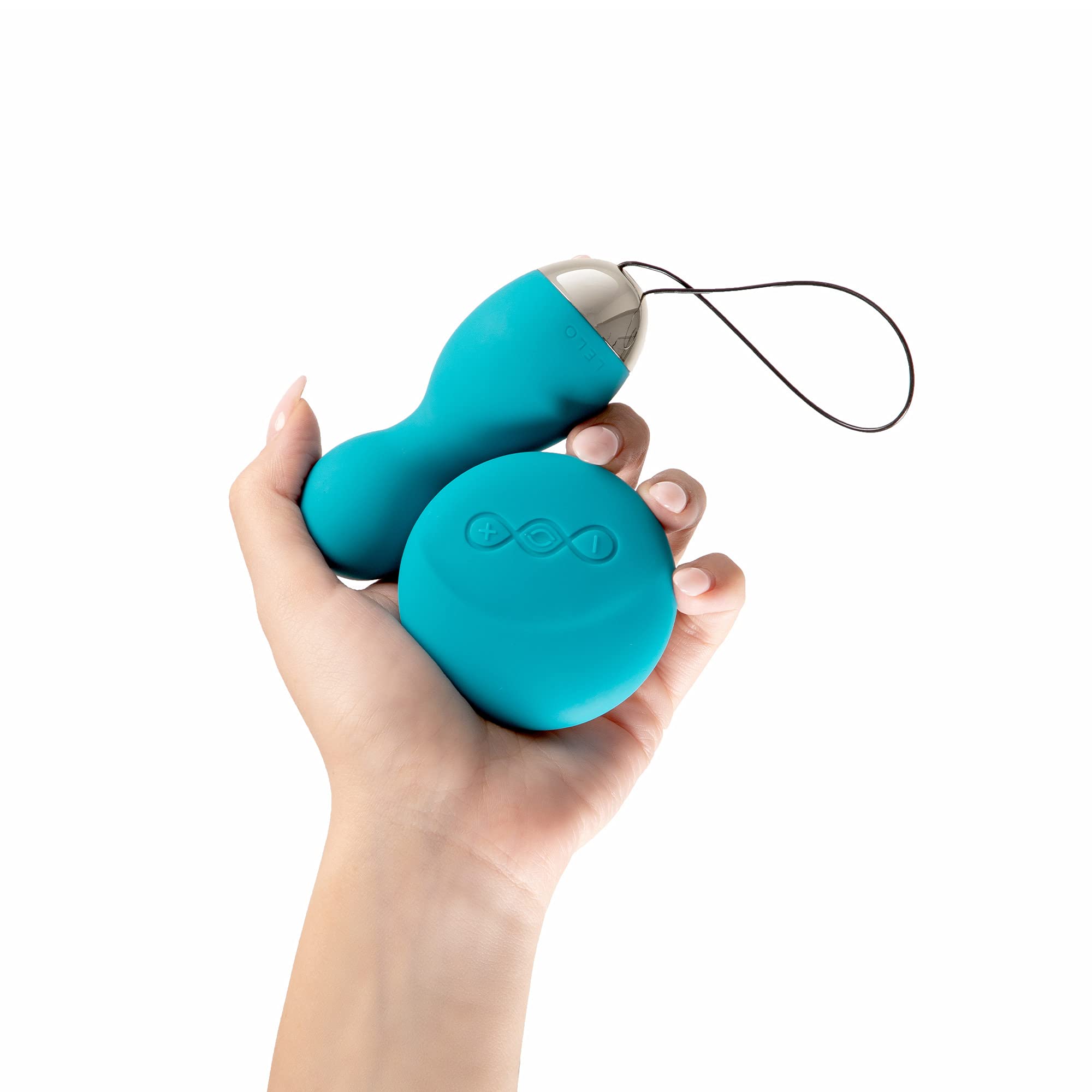 APIE KAMUOLIUKUS 
Valdomi nuotoliniu būdu, diapozonas - 12 m 
Įkraunami USB įkrovikliu, į pultelį dedamos 2xAAA baterijos. 
Vibracija: 8 režimai 
Ilgis: 9,8 cm 
Skersmuo: 3,8 cm 
Rutuliukų skaičius: 2 vnt. 
Spalva: mėlyni 
Medžiaga: silikonas, ABS 
Svoris: 67 g