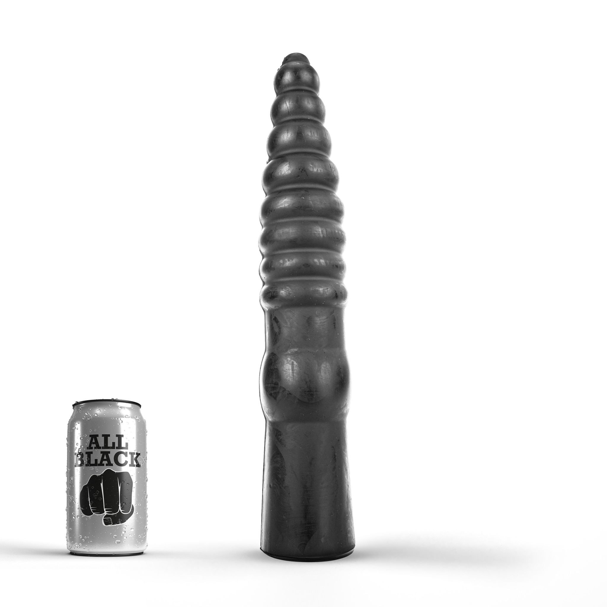 Analinis kaištis „All Black Ribbed Dildo 33 cm“ 
 
Kam reikalingi analiniai kaiščiai? Kai kurie žmonės juos naudoja kaip analinio sekso apšilimo priemonę, kiti - kaip BDSM aksesuarą, o dar kiti - kad geriau susipažintų su analinių žaidimų pojūčiais. 
Aksominis prisilietimas ir nesibaigiantys malonumai - tik šio silikoninio analinio kaiščio pagalba. Iškilimai ir įdubimai  veiksmingai masažuoja intymias vietas . Kaištis  išskirtinai papuoštas mažais rutuliniais iškilimais, į galą siaurėjančia formą ir lengvai lankstosi.  
Analinis kaištis  turi banguotą paviršių,  kad patirtumėte malonumą tiesiog lengvai įkišant ir ištraukiant. Platesnis pagrindas užtikrina apsaugą ir neleidžia kaiščiui pradingti jūsų kūne.  
  
33 cm ilgio ir 6 cm pločio žaisliukas  puikiai tinka tiek pradedantiesiems, tiek analinių žaidimų tyrinėtojams, tiek norint apšilti prieš audringą žaidimų naktį . Galite pasiekti visišką ekstazę be skausmo ir diskomforto. 
Tinkamai prižiūrint šis kaištis tarnaus jums ilgai. Prieš ir po kiekvieno naudojimo nuplaukite jį šiltu vandeniu ir švelniu muilu arba  specialiu žaislų valikliu . Leiskite išdžiūti natūraliai. Šį sekso žaislą laikykite stalčiuje, specialiame maišelyje arba kitoje vietoje, kurioje nėra dulkių. Laikykite jį atokiau nuo kitų sekso žaislų. Nepalikite tiesioginiuose saulės spinduliuose ir niekada nelaikykite jo dideliame karštyje. 
Rekomenduojama naudoti kartu su  vandens pagrindo lubrikantu . Nenaudokite silikoninių lubrikantų, aliejų ar kremų, nes jie gali sugadinti kaiščio medžiagą ir apriboti jo veikimą bei galiojimo laiką.  
 