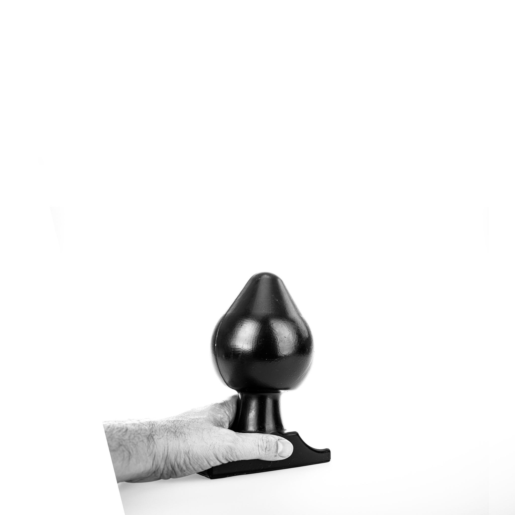 Apie analinį kaištį:  
Stimuliuojama zona: Analinis 
Visas ilgis: 18 cm 
Diamteras: 10 cm 
Įskišamas ilgis: 16 cm 
Spalva: Juoda 
Medžiagos: PVC 
Be ftalatų: Taip 
Atsparus vandeniui: Taip