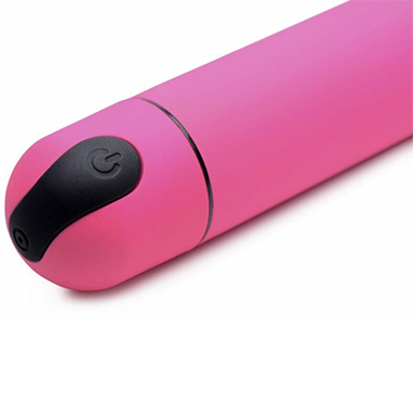 Vibratorius- Kulka "XL Vibrating Bullet" – Rožinis  
 
Pasigrožėkite šiuo ypač dideliu kulkos formos vibratoriumi. 
Vibratorius pagamintas iš ABS plastiko, kuriame  nėra ftalatų.  Sužadinkite savo pojūčius šilkine, lygia medžiaga, žaisdami su  3 galingais vibracijos greičiais tiek išorėje, tiek viduje.  Kad patirtis būtų visapusiškai maloni, rekomenduojama naudoti kartu su lubrikantu. 
Dėl praktiškos formos, jį labai lengva valdyti. Todėl visada kontroliuosite savo vibratorių, net kai reikalai tampa šiek tiek pašėlę.  Įkraunamas ir atsparus vandeniui,  šis malonumo žaisliukas visada paruoštas, net jei norite panardyti baseine ar garų pilname duše. 
Tinkamai prižiūrint  šis vibratorius tarnaus tikrai ilgai. Prieš ir po kiekvieno naudojimo nuplaukite jį šiltu vandeniu ir švelniu muilu arba specialiu žaislų valikliu. Leiskite išdžiūti natūraliai. Šį sekso žaislą laikykite stalčiuje, specialiame maišelyje arba kitoje vietoje, kurioje nėra dulkių. Laikykite jį atokiau nuo kitų sekso žaislų. Nepalikite tiesioginiuose saulės spinduliuose ir niekada nelaikykite jo dideliame karštyje. 
  
Rekomenduojama naudoti kartu su vandens pagrindo lubrikantu.  Nenaudokite silikoninių lubrikantų, aliejų ar kremų, nes jie gali sugadinti prietaiso medžiagą ir apriboti jo veikimą bei galiojimo laiką.  
  
Kodėl jums reikalingas vibratorius? 
Vibratorius ar sekso žaislas, naudojamas ant kūno maloniai seksualinei stimuliacijai kelti. 
Vibratoriai gali būti naudojami tiek solo, tiek poroje ar kelių žmonių žaidimams kartu. Taip pat jie gali būti naudojami erogeninėms zonoms, tokioms kaip klitoris, vulva ar makštis, varpa, kapšelis ar išangė, siekiant seksualiai stimuliuoti, išlaisvinti seksualumą ir pasiekti orgazmą. 
Vibratoriai yra rekomenduojami sekso terapeutų moterims, kurioms sunku pasiekti orgazmą masturbacijos ar lytinių santykių metu. 