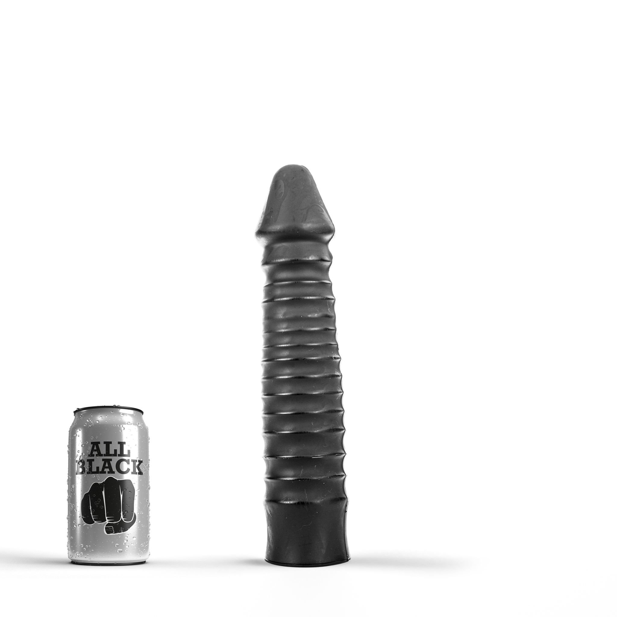 Analinis kaištis „All Black Dildo 26 cm“ 
 
Kam reikalingi analiniai kaiščiai? Kai kurie žmonės juos naudoja kaip analinio sekso apšilimo priemonę, kiti - kaip BDSM aksesuarą, o dar kiti - kad geriau susipažintų su analinių žaidimų pojūčiais. 
Aksominis prisilietimas ir nesibaigiantys malonumai - tik šio silikoninio analinio kaiščio pagalba. Iškilimai ir įdubimai  veiksmingai masažuoja intymias vietas . Kaištis  turi pailgą, visiškai tiesią formą ir užapvalintą trikampio formos galiuką lengvam naudojimui.  
Analinis kaištis  yra praturtintas unikaliu paviršiumi kuris atrodo sudarytas tarsi iš ratukų,  kad galėtumėte patogiai jį įkišti ir ištraukti. Platesnis pagrindas užtikrina apsaugą ir neleidžia kaiščiui pradingti jūsų kūne.  
  
26 cm ilgio ir 5 cm pločio žaisliukas  puikiai tinka tiek pradedantiesiems, tiek analinių žaidimų tyrinėtojams, tiek norint apšilti prieš audringą žaidimų naktį . Galite pasiekti visišką ekstazę be skausmo ir diskomforto. 
Tinkamai prižiūrint šis kaištis tarnaus jums ilgai. Prieš ir po kiekvieno naudojimo nuplaukite jį šiltu vandeniu ir švelniu muilu arba  specialiu žaislų valikliu . Leiskite išdžiūti natūraliai. Šį sekso žaislą laikykite stalčiuje, specialiame maišelyje arba kitoje vietoje, kurioje nėra dulkių. Laikykite jį atokiau nuo kitų sekso žaislų. Nepalikite tiesioginiuose saulės spinduliuose ir niekada nelaikykite jo dideliame karštyje. 
Rekomenduojama naudoti kartu su  vandens pagrindo lubrikantu . Nenaudokite silikoninių lubrikantų, aliejų ar kremų, nes jie gali sugadinti kaiščio medžiagą ir apriboti jo veikimą bei galiojimo laiką.  
 