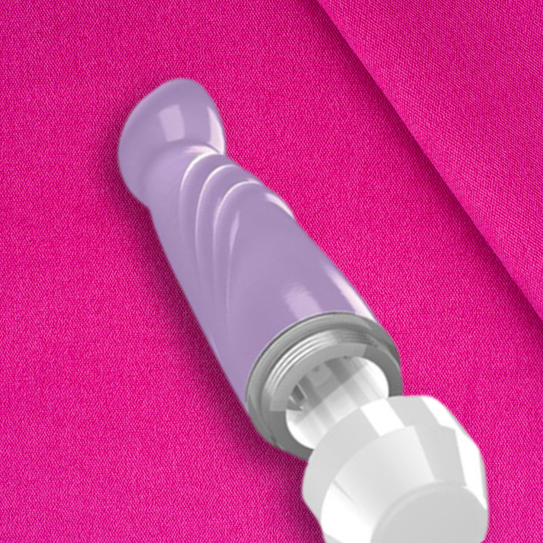 Klasikinis vibratorius "Livvy" – Violetinis 
Šis vibratorius pagamintas iš higieniško, švelnaus ABS. Švelniai slysta per jūsų erogenines zonas, parodydamas, ką jis gali, ypač kai reikia  stimuliuoti klitorių.  
Galingas varikliukas  veikia labai tyliai ir kartu su šiek tiek išlenkta mini vibratoriaus forma suteikia nepakartojamus orgazmus.Vibratorius reguliuojamas patogia sukamąja rankenėle. Kūno malonumui ir seksualinei stimuliacijai vibratorius turi net  10 skirtingų ir labai galingų vibravimo funkcijų.   
Kaip ir visi tokios formos vibratoriai, „Livvy“ yra puikus kompanionas keliaujant. Dėl savo mažo dydžio jis lengvai telpa rankinėje ar bagaže. 
Šis žaisliukas yra  atsparus vandeniui,  todėl idealiai tinka mėgautis malonumo momentais būnant vonioje ar duše, tereikia tik  2xAAA baterijų,  kad galėtumėte patirti didžiausią malonumą, kur tik norite.  
  
Tinkamai prižiūrint  šis vibratorius tarnaus tikrai ilgai. Prieš ir po kiekvieno naudojimo nuplaukite jį šiltu vandeniu ir švelniu muilu arba specialiu žaislų valikliu. Leiskite išdžiūti natūraliai. Šį sekso žaislą laikykite stalčiuje, specialiame maišelyje arba kitoje vietoje, kurioje nėra dulkių. Laikykite jį atokiau nuo kitų sekso žaislų. Nepalikite tiesioginiuose saulės spinduliuose ir niekada nelaikykite jo dideliame karštyje. 
  
Rekomenduojama naudoti kartu su vandens pagrindo lubrikantu.  Nenaudokite silikoninių lubrikantų, aliejų ar kremų, nes jie gali sugadinti prietaiso medžiagą ir apriboti jo veikimą bei galiojimo laiką.  
  
Kodėl jums reikalingas vibratorius? 
Vibratorius ar klasikinis vibratorius yra sekso žaislas, naudojamas ant kūno maloniai seksualinei stimuliacijai kelti. 
Vibratoriai gali būti naudojami tiek solo, tiek poroje ar kelių žmonių žaidimams kartu. Taip pat jie gali būti naudojami erogeninėms zonoms, tokioms kaip klitoris, vulva ar makštis, varpa, kapšelis ar išangė, siekiant seksualiai stimuliuoti, išlaisvinti seksualumą ir pasiekti orgazmą. 
Vibratoriai yra rekomenduojami sekso terapeutų moterims, kurioms sunku pasiekti orgazmą masturbacijos ar lytinių santykių metu.