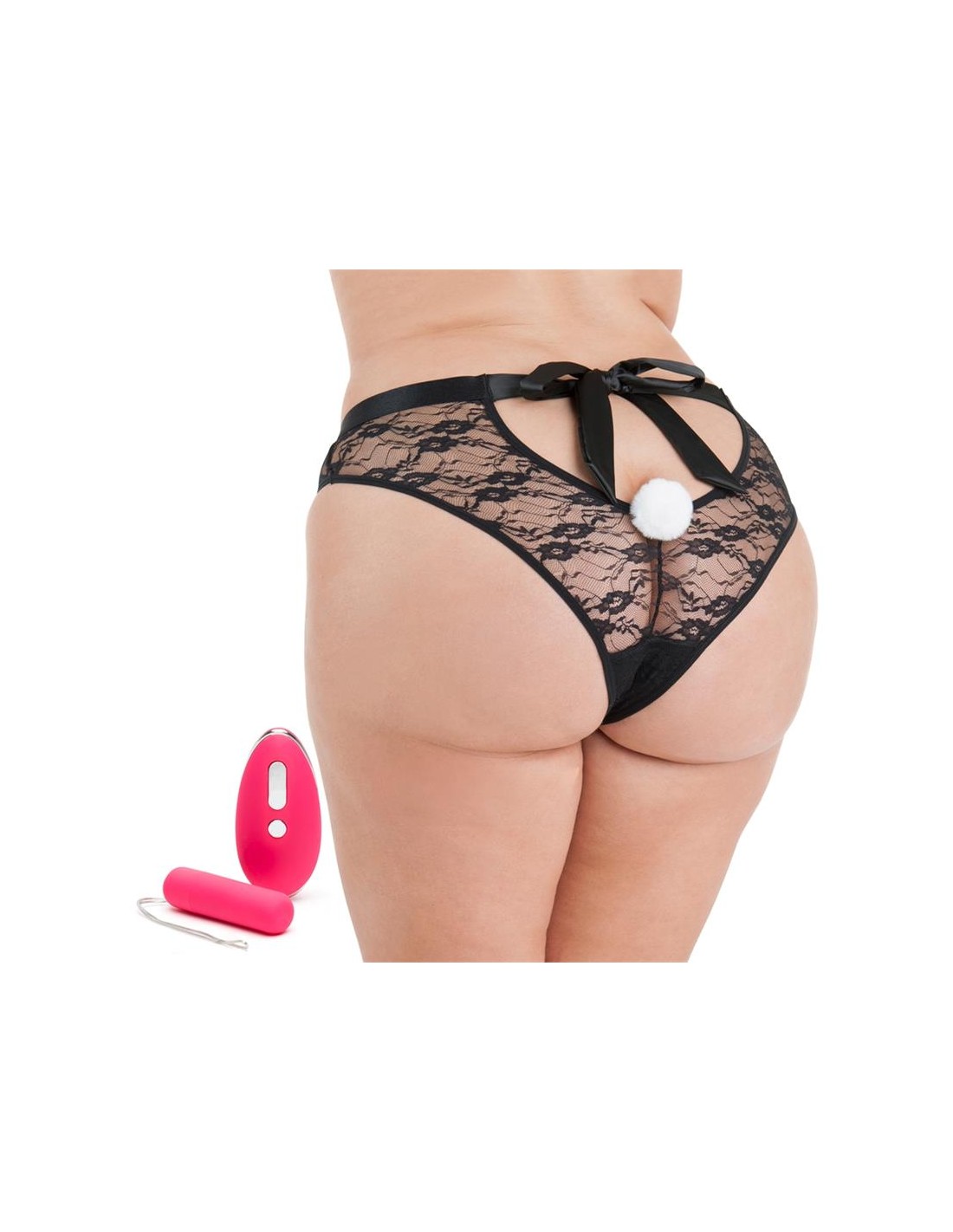 ĮKRAUNAMO VIBRATORIAUS IR KELNAIČIŲ RINKINYS SU PULTELIU "HAPPY RABBIT PLUS SIZE REMOTE CONTROL PANTIES"  
“Happy Rabbit Remote Control Panties” tai seksualių apatinių ir vibruojančios kulkos rinkinys.  
Į rinkinį įeinančios  kelnaitės yra unikalios  -  jos ne tik seksualios ir turi medvilninę nuimamą uodegėlę, bet turi ir kišenėlę pritaikytą įsidėti vibruojančią kulką.  
  
Įdėkite vibratorių į kelnaites ir  mėgaukitės net 30 skirtingų vibracijos funkcijų , kurias galėsite valdyti nuotoliniu pulteliu.  Jei norite daugiau netikėtumo - atiduokite pultelį partneriui  ir leiskite jam Jus suvirpinti. 
Vibratorius atsparus vandeniui , tad galite nesidrovėti ir virpinimu mėgautis net drėgnoje aplinkoje (valdymo pultelis vandenius neatsparus). 
Kelnaitės tiks moterims nešiojančioms  UK 18 - 24 . 
Kelnaičių sudėtis: 90 % poliamidas ir 10 % elastanas. 
Vibratorius pilnai įkraunamas per 2 valandas su pridedamu USB laidu. 
Įkraunamas per 2 valandas su pridedamu USB laidu.