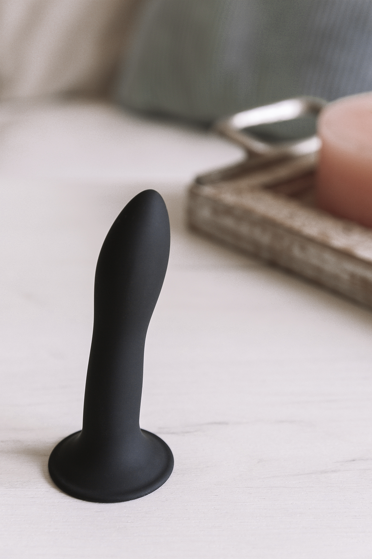 APIE DILDO  
 
Medžiaga: silikonas 
Spalva: juoda 
Baterija: Ne 
Matmenys: Ilgis 12,9 cm | Skersmuo 2,4 cm 
Hidroizoliacija: Atsparus vandeniui - IPX8 
Stimuliavimo zona: makštis, išangė 
Prekės kodas: 24059