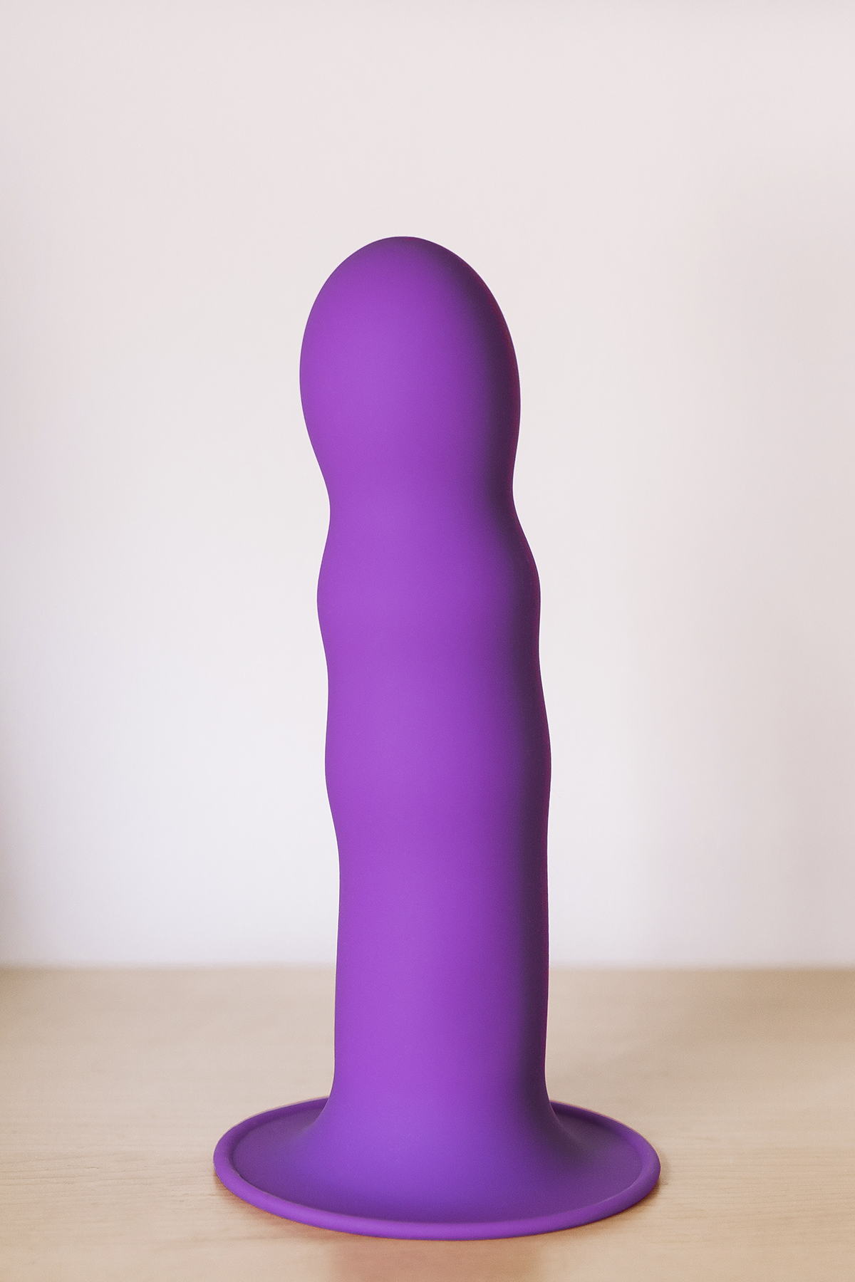 APIE DILDO  
 
Medžiaga: silikonas 
Spalva: Lila (violetinė) 
Baterija: Ne 
Matmenys: Ilgis 18,2 cm | Skersmuo 4,1 cm 
Hidroizoliacija: Atsparus vandeniui - IPX8 
Stimuliavimo zona: makštis, išangė 
Prekės kodas: 24023