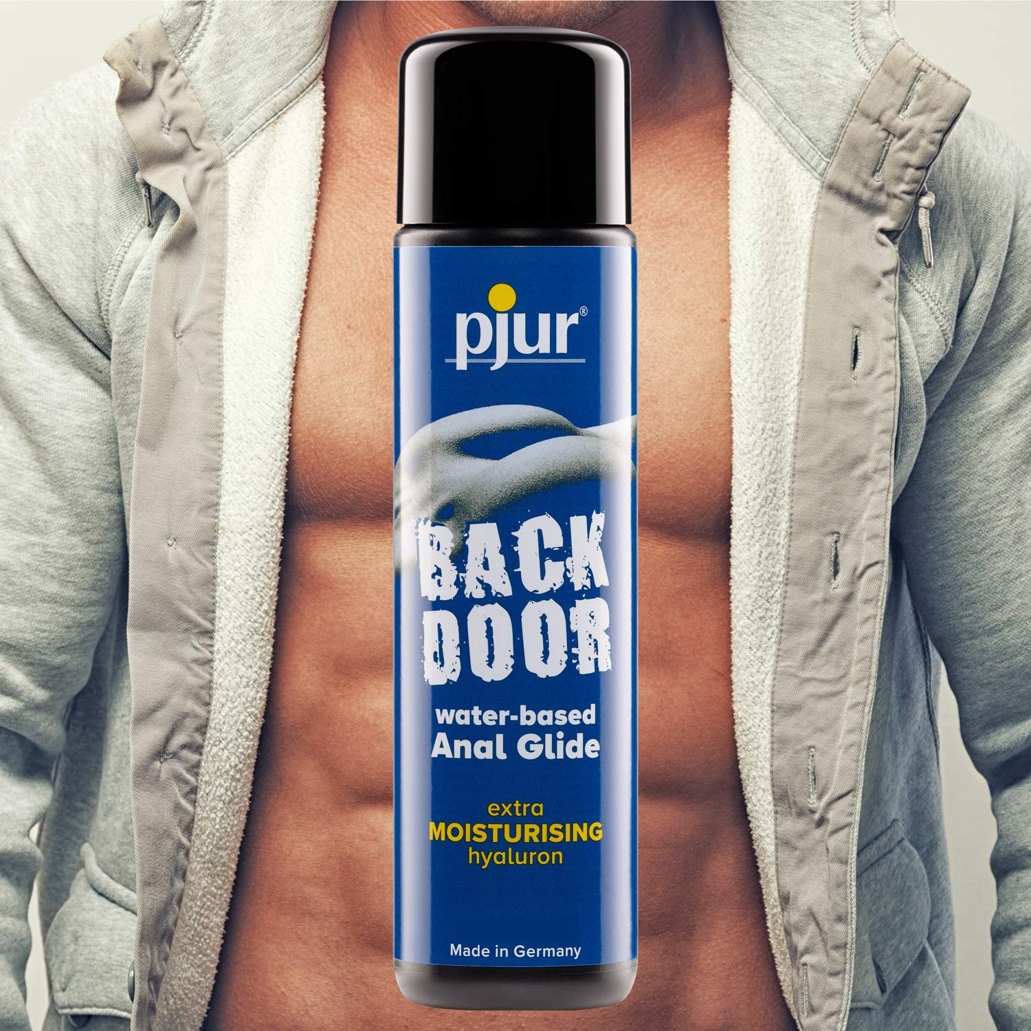 VANDENS PAGRINDO LUBRIKANTAS SU HIALURONU "PJUR BACKDOOR ANAL GLIDE" - 30 ML  
Vandens pagrindo  lubrikantas “Pjur Back Door Comfort Water Anal Glide” buvo sukurtas  specialiai intensyvioms analinio sekso patirtims . 
Hialuronas  tai unikali šio lubrikanto sudedamoji dalis, kuri  užtikrina puikias produkto savybes . Šis ingredientas gali surišti didelį kiekį vandens molekulių ir  sukurti nedideles vandens pagalvėles, kurios gerokai padidina produkto lubrikantinį poveikį . Dėl šių savybių lubrikantas yra  itin veiksmingas, slystantis ir drėkinantis  visos sueities metu. 
Be pridėtinių kvapiklių . 
Nelipnus ir lengvai nuplaunamas. 
Skirtas naudoti su prezervatyvais, jį galima naudoti su visais sekso žaislais. 
 
Kaip išsirinkti ir tinkamai naudoti lubrikantą?