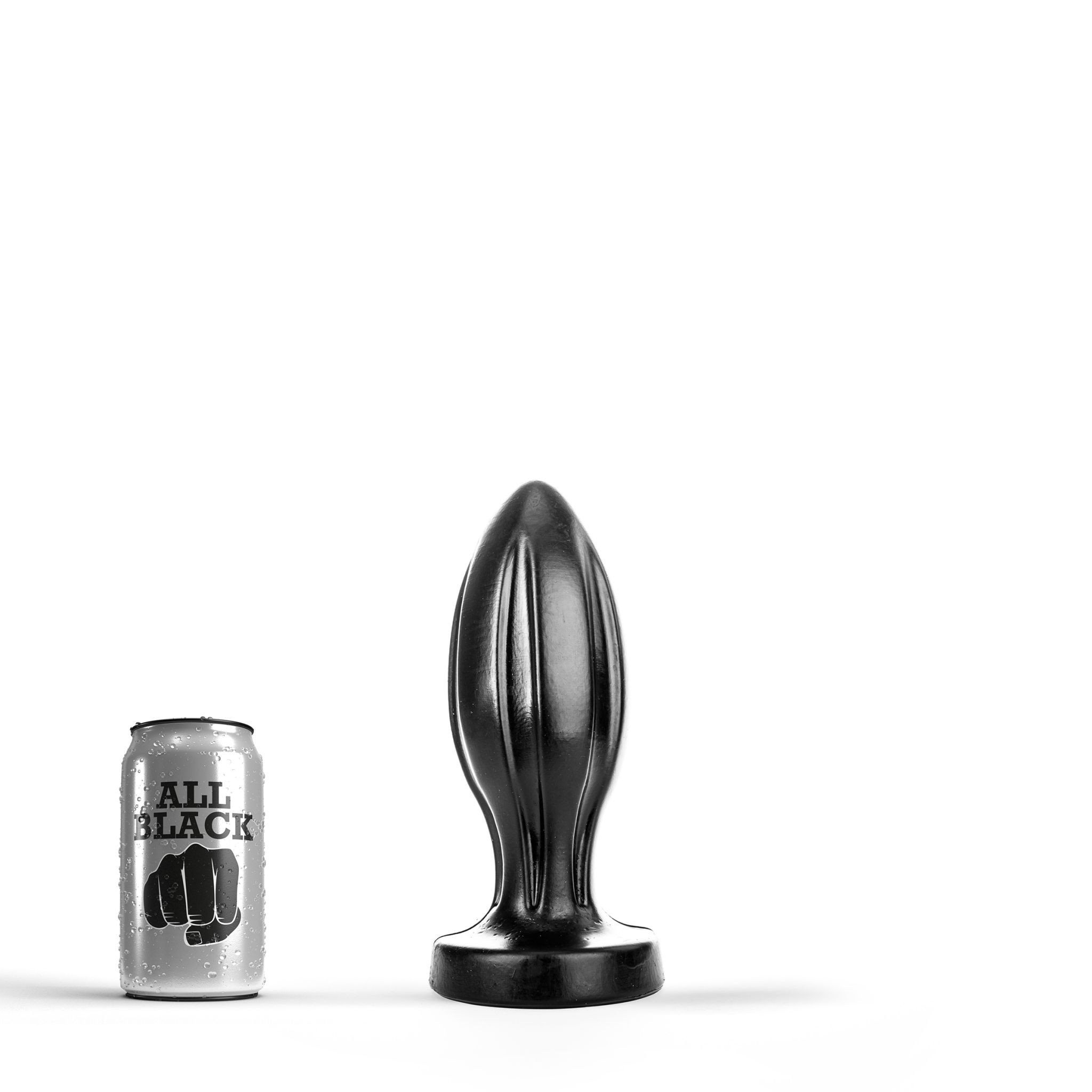 Analinis kaištis „All Black Plug 21 cm“ 
 
Kam reikalingi analiniai kaiščiai? Kai kurie žmonės juos naudoja kaip analinio sekso apšilimo priemonę, kiti - kaip BDSM aksesuarą, o dar kiti - kad geriau susipažintų su analinių žaidimų pojūčiais. 
Aksominis prisilietimas ir nesibaigiantys malonumai - tik šio silikoninio analinio kaiščio pagalba. Iškilimai ir įdubimai  veiksmingai masažuoja intymias vietas . Kaištis  turi  tiesią bet lanksčią formą ir švelnų paviršių.  
Analinis kaištis  turi specialius griovelius  ir minkštą galvutę, kad galėtumėte patogiai jį įkišti ir ištraukti. Platesnis pagrindas užtikrina apsaugą ir neleidžia kaiščiui pradingti jūsų kūne.  
  
21 cm ilgio ir 8 cm pločio žaisliukas  puikiai tinka tiek pradedantiesiems, tiek analinių žaidimų tyrinėtojams, tiek norint apšilti prieš audringą žaidimų naktį . Galite pasiekti visišką ekstazę be skausmo ir diskomforto. 
Tinkamai prižiūrint šis kaištis tarnaus jums ilgai. Prieš ir po kiekvieno naudojimo nuplaukite jį šiltu vandeniu ir švelniu muilu arba  specialiu žaislų valikliu . Leiskite išdžiūti natūraliai. Šį sekso žaislą laikykite stalčiuje, specialiame maišelyje arba kitoje vietoje, kurioje nėra dulkių. Laikykite jį atokiau nuo kitų sekso žaislų. Nepalikite tiesioginiuose saulės spinduliuose ir niekada nelaikykite jo dideliame karštyje. 
Rekomenduojama naudoti kartu su  vandens pagrindo lubrikantu . Nenaudokite silikoninių lubrikantų, aliejų ar kremų, nes jie gali sugadinti kaiščio medžiagą ir apriboti jo veikimą bei galiojimo laiką.  
 