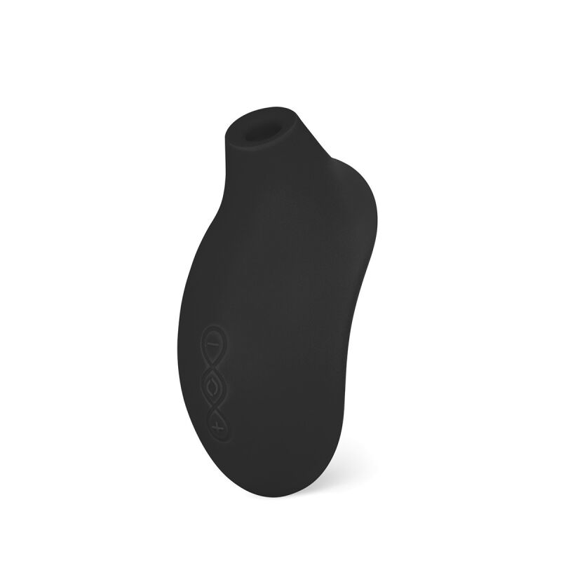 Klitorio stimuliatorius ,,LELO Sona Cruise'', juodas  
Dėl patentuotos ,,Cruise Control™" technologijos unikalios pulsacijos naudojimo metu yra pastovios ir nenutraukiamos, o stimuliatorių stipriai prispaudus prie kūno - išlaisvinama papildoma galia. ,,Sona Cruise'' - tai novatoriškas klitorio stimuliatorius, kuris  impulsų ir garso bangų  pagalba stimuliuoja  75% didesnę klitorio dalį  (daug didesnę, nei tik tą dalį, kurią galite pamatyti arba paliesti). Šio stimuliatoriaus pagalba vienu metu patirsite svaiginančius pojūčius ir kvapą gniaužiantį orgazmą. ,,Sona Cruise'' - nėra įprastas sekso žaisliukas, tai  revoliucinis malonumų prietaisas , kuris niekada tiesiogiai neliečia klitorio, tačiau kiekvieną kartą suteikia jums svaiginančią kulminaciją. Vietoj įprastų vibracijų ,,Cruise Control™" technologija naudoja  pulsuojančius impulsus , kurie  rezonuoja giliai į klitorio vidinę struktūrą  ir suteikia visiškai naują pojūtį. Atraskite šio nedidelio, bet darbštaus sekso žaisliuko galią. Jis puikiai tinka karštiems žaidimams ir orgazmo intensyvumo tyrinėjimams.  
,,Sona Cruise'' turi 8 skirtingus ir intensyviai malonius nustatymus, kad galėtumėte rasti sau tinkamiausią pojūtį. ,,Sona Cruise'' yra  100% atsparus vandeniui  ir nereikalauja daug priežiūros, todėl malonumais galėsite mėgautis tiek duše, tiek vonioje. Šis stimuliatorius yra pagamintas iš aukščiausios kokybės, minkšto ir švelnaus medicininio silikono, todėl yra  ilgaamžis  ir malonus liesti.  
,,Sona Cruise'' forma sukurta atsižvelgiant į moters anatomiją, todėl jis  idealiai priglunda prie klitorio  ir suteikia dar didesnę stimuliaciją. Stimuliatoriaus valdymas - itin paprastas, jo mygtukai išdėstyti taip, kad galėtumėte jį valdyti nežiūrint į valdymo skydelį. Pilnai įkraunamas USB jungtimi, diskretiškas ir veikia itin tyliai. 
Tinkamai prižiūrint šis stimuliatorius tarnaus jums ilgai. Prieš ir po kiekvieno naudojimo nuplaukite jį šiltu vandeniu ir švelniu muilu arba  specialiu žaislų valikliu . Leiskite išdžiūti natūraliai. Šį sekso žaislą laikykite stalčiuje, specialiame maišelyje arba kitoje vietoje, kurioje nėra dulkių. Laikykite jį atokiau nuo kitų sekso žaislų. Nepalikite tiesioginiuose saulės spinduliuose ir niekada nelaikykite jo dideliame karštyje. 
Rekomenduojama naudoti kartu su  vandens pagrindo lubrikantu . Nenaudokite silikoninių lubrikantų, aliejų ar kremų, nes jie gali sugadinti prietaiso medžiagą ir apriboti jo veikimą bei galiojimo laiką. 