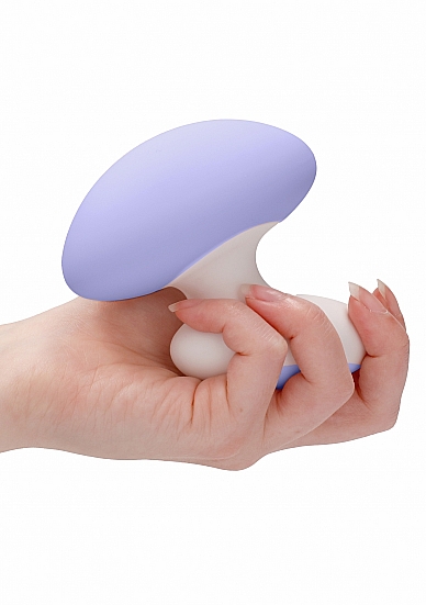 Klitoriaus masažuoklis "Lovebug" – Violetinis 
Kompaktiškas, išskirtinės formos vibratorius skirtas klitorio stimuliacijai arba viso kūno masažui. Kompaktiškas ir lengvai valdomas vibratorius puikiai tinka net ir pradedančioms moterims ar jų partneriams, kurie nori užpildyti savo seksualinį gyvenimą naujais potyriais. Jis sukurtas taip, kad suteiktų jums  daugybinius ir intensyvius orgazmus . 
Stimuliatorius turi 10 skirtingų ir intensyviai malonių nustatymų, kad galėtumėte rasti sau tinkamiausią pojūtį. Šis sekso žaislas yra  100% atsparus vandeniui  ir nereikalauja daug priežiūros, todėl malonumais galėsite mėgautis tiek duše, tiek vonioje. Šis stimuliatorius yra pagamintas iš aukščiausios kokybės, minkšto ir švelnaus medicininio silikono, todėl yra  ilgaamžis  ir malonus liesti.  
Stimuliatoriaus valdymas - itin paprastas, jo mygtukai išdėstyti taip, kad galėtumėte jį valdyti nežiūrint į valdymo skydelį. Pilnai įkraunamas USB jungtimi, diskretiškas ir veikia itin tyliai. 
Tinkamai prižiūrint šis vibratorius tarnaus jums ilgai. Prieš ir po kiekvieno naudojimo nuplaukite jį šiltu vandeniu ir švelniu muilu arba  specialiu žaislų valikliu . Leiskite išdžiūti natūraliai. Šį sekso žaislą laikykite stalčiuje, specialiame maišelyje arba kitoje vietoje, kurioje nėra dulkių. Laikykite jį atokiau nuo kitų sekso žaislų. Nepalikite tiesioginiuose saulės spinduliuose ir niekada nelaikykite jo dideliame karštyje. 
Rekomenduojama naudoti kartu su  vandens pagrindo lubrikantu . Nenaudokite silikoninių lubrikantų, aliejų ar kremų, nes jie gali sugadinti prietaiso medžiagą ir apriboti jo veikimą bei galiojimo laiką.  
Kodėl jums reikalingas vibratorius? 
Vibratorius ar klasikinis vibratorius yra sekso žaislas, naudojamas ant kūno maloniai seksualinei stimuliacijai kelti. 
Vibratoriai gali būti naudojami tiek solo, tiek poroje ar kelių žmonių žaidimams kartu. Taip pat jie gali būti naudojami erogeninėms zonoms, tokioms kaip klitoris, vulva ar makštis, varpa, kapšelis ar išangė, siekiant seksualiai stimuliuoti, išlaisvinti seksualumą ir pasiekti orgazmą. 
Vibratoriai yra rekomenduojami sekso terapeutų moterims, kurioms sunku pasiekti orgazmą masturbacijos ar lytinių santykių metu.