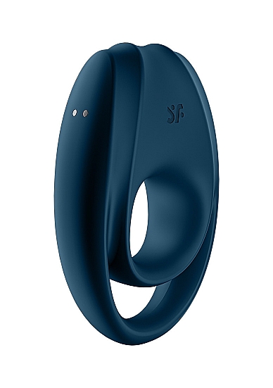 Penio žiedas „Incredible Duo Ring" - Mėlynas 
 
„Incredible Duo Ring" , pagamintas iš lankstaus silikono, stimuliuoja užsistovėjusio kraujo poveikį varpai ir sėklidėms. Tekstūrinės detalės ir  gausus klitorio stimuliatorius suteikia papildomos stimuliacijos. 
  
Su Satisfyer Incredible Duo taip pat galite mėgautis neįtikėtinomis malonumo akimirkomis! Silikoninis varpos žiedas apgaubia geriausią jūsų kūno dalį, o kamuoliukai yra apsupti šiek tiek didesnio sėklidės žiedo. Tokiu būdu Incredible Duo sukuria jaudinantį kraują stabdantį efektą, suteikiantį intensyvesnius pojūčius, leidžiančius daugiau ištverti lytinio akto metu. Jūsų partneris taip pat galės mėgautis „Satisfyer Incredible Duo", nes vibruojantis penio žiedas intensyviai glosto klitorį dėl savo apimties stimuliatoriaus ir 12 įvairių vibracijos programų. Be to, šis „Satisfyer“ penio žiedas išsiskiria savo išvaizda: 
  
Aukštos kokybės silikoninis varpos žiedas 
  
„Satisfyer Incredible Duo“ yra labai paprasta naudoti dėl vieno paspaudimo mygtuko šone. Be to, varpos žiedas ir sėklidės žiedas yra pagaminti iš medicininio silikono, todėl yra ypač švelnūs kūnui ir higieniški. Atsparus vandeniui (IPX7), seksualinės gerovės prietaisas nebijo būti naudojamas vandenyje ir mielai lydės jus duše ar vonioje. Po jūsų poros akimirkų galite lengvai išvalyti „Satisfyer Incredible Duo“ šiltu vandeniu ir trupučiu muilo. Jei jo maitinimas baigsis, galite greitai jį įkrauti naudodami pridedamą USB įkrovimo laidą.