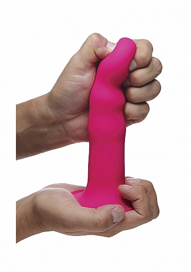 FALO IMITATORIUS XR BRANDS "SQUEEZABLE WAVY DILDO", ROŽINĖS SPALVOS  
Šis glotnus, suspaudžiamas dildo taps jūsų geriausiu draugu!  
Jį galite suspausti ir ištempti į  sau idealią formą! Šis modernus dildo yra itin lankstus, patenkins visus jūsų poreikius! 
Dildo turi itin tvirtą pagrindą, kurį  galite prilipdyti prie lygios vietos ir naudotis be rankų.   
Aukščiausios kokybės silikoninė medžiaga yra neakyta ir be ftalatų. 
Pagaminta naudojant  Thermo-Reactive  technologiją - jį galima atvėsinti šaldytuve, kol būsite pasiruošę naudoti, jis atvės ir bus kietas, arba pašildyti mikrobangų krosnelėje ar verdančiame vandenyje, kad būtų šiltas ir lankstus 
Po naudojimo žaislą nuplaukite švelniu muilu ir vandeniu arba išbandykite žaislų valiklį, kad išvalytumėte dar greičiau. Leiskite išdžiūti ir laikykite švarioje, atskiroje vietoje.  
 