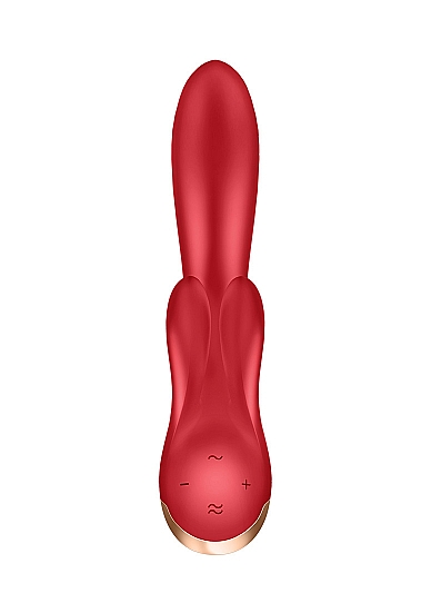 Išmanusis vibratorius "Double Flex" – Raudonas 
Su 3 varikliukais „Satisfyer“ vibratorius „Double Flex“  stimuliuoja ir G tašką, ir klitorį.  
  
Kiškio formos vibratorius iš odos neerzinančio, kokybiško silikono  yra itin lankstus ir silikono „Flex“ technologijos dėka galantiškai prisitaiko prie jūsų formų.  
Nepaisant nedidelio dydžio, šis vibratorius pasižymi stipiomis ir galingomis vibracijomis kurias taip pat  galima valdyti naudojant „Satisfyer Connect“ programėlę.  Programėlė skirta „Android“ ir „Apple iOS“ vartotojams. Kartu su šia galimybe, jūsų žaidimai perskiles į kitą lygį - be programėlės valdymo, taip pat galite kurti savo vibracijos programas arba perduoti vibratoriaus valdymą partneriui. 
Ar norėtumėte, kad jus tenkintų mėgstamos muzikos ritmu? Tuomet šis vibratorius jums puikiai tinka. Programėlė leidžia visas mėgstamas „Spotify“ dainas pajausti kaip vibracijas. 
Šis mažasis draugas yra idealus kompanionas kelionėse ir visur kitur - net duše ar vonioje dėl  vandeniui atsparios  konstrukcijos.  Baterijai išsikrovus, lengvai įkraukite naudojant pridedamą  USB įkrovimo laidą.  
  
Tinkamai prižiūrint  šis vibratorius tarnaus tikrai ilgai. Prieš ir po kiekvieno naudojimo nuplaukite jį šiltu vandeniu ir švelniu muilu arba specialiu žaislų valikliu. Leiskite išdžiūti natūraliai. Šį sekso žaislą laikykite stalčiuje, specialiame maišelyje arba kitoje vietoje, kurioje nėra dulkių. Laikykite jį atokiau nuo kitų sekso žaislų. Nepalikite tiesioginiuose saulės spinduliuose ir niekada nelaikykite jo dideliame karštyje. 
  
Rekomenduojama naudoti kartu su vandens pagrindo lubrikantu.  Nenaudokite silikoninių lubrikantų, aliejų ar kremų, nes jie gali sugadinti prietaiso medžiagą ir apriboti jo veikimą bei galiojimo laiką.  
Dvigubo vibratoriaus naudojimo būdai:  
Kai kurios moterys naudoja dvipusius vibratorius seksui su antrąja moterimi. Dildo dvigubas galas leidžia vienu metu prasiskverbti į dvi makštis.  
Nuo makšties iki išangės. Dauguma dvigubo įsiskverbimo dildo yra skirti tuo pačiu metu stimuliuoti išangės ir makšties erogenines zonas, tačiau pailgintų dvigubų vibratorių atveju du partneriai gali naudoti tą patį žaisliuką vienu metu.   
Išangė į išangę. Dauguma dvipusių dildo gali būti naudojami abiejų partnerių analiniam įsiskverbimui.  
Imituojamą oralinį seksą taip pat galima atlikti su dvipusiu vibratoriumi.  
  Kodėl jums reikalingas vibratorius? 
Vibratorius ar klasikinis vibratorius yra sekso žaislas, naudojamas ant kūno maloniai seksualinei stimuliacijai kelti. 
Vibratoriai gali būti naudojami tiek solo, tiek poroje ar kelių žmonių žaidimams kartu. Taip pat jie gali būti naudojami erogeninėms zonoms, tokioms kaip klitoris, vulva ar makštis, varpa, kapšelis ar išangė, siekiant seksualiai stimuliuoti, išlaisvinti seksualumą ir pasiekti orgazmą. 
Vibratoriai yra rekomenduojami sekso terapeutų moterims, kurioms sunku pasiekti orgazmą masturbacijos ar lytinių santykių metu.