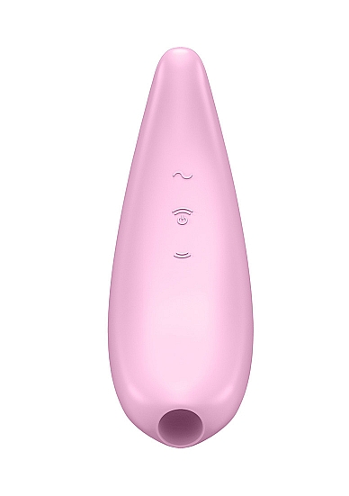 Klitorio stimuliatorius ,,Satisfyer Curvy 3+ Pink'' 
  
,,Curvy 2+" myluos jus ir jūsų klitorį  bekontakte stimuliacija  iki tol, kol patirsite svaiginantį orgazmą. Naudojant naujovišką ,,Airpulse" technologiją, minkštas silikoninis antgalis lengvai apgaubia jūsų perlą ir dėl galingo vakuuminio bangų poveikio suteikia neregėtų orgazmų. Elegantiškas dizainas suteikia stimuliatoriui išties viliojančią ir prabangią išvaizdą - tai toks sekso žaislas, kurio nereikia gėdintis ir slėpti spintos gilumoje. 
,,Curvy 2+" stebina  galingu varikliu , ergonomiška forma ir  tyliu veikimu . Pasiduokite savo fantazijoms ir mėgaukitės klitoriniu stimuliatoriumi be jokio pašalinio triukšmo. Stimuliatorius yra  atsparus vandeniui  (IPX7), todėl malonumais galėsite mėgautis net duše ar vonioje.  Po vandeniu jo galinga bangų stimuliacija yra daug stipresnė. Jei žaislui pritrūks energijos - bet kuriuo metu galėsite įkrauuti jo ličio jonų bateriją su rinkinyje pridedamu USB laidu. 
Šis žaislas ypatingas ne tik dėl savo ergonomiškos formos ir įspūdingos galios, bet ir dėl gebėjimo įkvėpti naujos gyvybės jūsų išmaniam būdu mylėti save. Naudodami ,,Satisfyer Connect" programėlę, kurią nemokamai galima parsisiųsti ,,Android" ir ,,iOS" operacinėms sistemoms, ,,Curvy 2+" per ,,Bluetooth" galite prijungti prie savo išmaniojo telefono, kurį vėliau galėsite naudoti kaip nuotolinio valdymo pultą. Jei norite, klitorio stimuliaciją galite valdyti net savo ,,Apple Watch" ir planšetiniu kompiuteriu. Naudodamiesi programėle aplinkos garsus galite paversti viliojančiais virpesiais, kuriuos galite jausti tiesiogiai per stimuliatorių. Be to, galite net transliuoti ištisus ,,Spotify" grojaraščius, kurie nustatys žaislo vibracijų ritmą. Žinoma, taip pat galite perduoti valdymą savo partneriui ar kitiems naudotojams ir leisti jiems valdyti jūsų stimuliaciją per programėlę - gyvai, nuotoliniu būdu ar per vaizdo pokalbį. Kelias į pulsuojantį orgazmą dar niekada nebuvo toks įvairus. Be abejo, ,,Satisfyer Connect" programėlė atitinka ES Bendrąjį duomenų apsaugos reglamentą ir Vokietijos bei Europos duomenų apsaugos taisykles. Dėl įdiegto galutinio šifravimo mylėjimasis dviese liks tik tarp jūsų. 
Tinkamai prižiūrint šis stimuliatorius tarnaus jums ilgai. Prieš ir po kiekvieno naudojimo nuplaukite jį šiltu vandeniu ir švelniu muilu arba  specialiu žaislų valikliu . Leiskite išdžiūti natūraliai. Šį sekso žaislą laikykite stalčiuje, specialiame maišelyje arba kitoje vietoje, kurioje nėra dulkių. Laikykite jį atokiau nuo kitų sekso žaislų. Nepalikite tiesioginiuose saulės spinduliuose ir niekada nelaikykite jo dideliame karštyje. 
Rekomenduojama naudoti kartu su  vandens pagrindo lubrikantu . Nenaudokite silikoninių lubrikantų, aliejų ar kremų, nes jie gali sugadinti prietaiso medžiagą ir apriboti jo veikimą bei galiojimo laiką. 