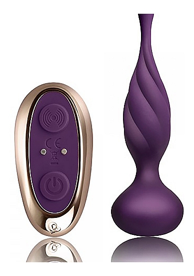 Vibruojantis analinis kaištis su nuotolinio valdymo pulteliu ,,Petite Sensations Discover Purple'' 
  
Išbandykite ,,Petite Sensations Discover'' vibruojantį analinį kaištį ir  pajuskite absoliutų malonumą . Tai universalus sekso žaislas, kuris tinka tiek pradedantiesiems analinių žaidimų mėgėjams, tiek tikriems entuziastams. 
Pajuskite, kaip jūsų kūnas suspaudžia ploną kaklelį, kai siaurėjantis kaištis patogiai ir saugiai įsitaiso malonumo pozicijoje. Nuotoliniu pulteliu pakeiskite vibracijos režimus arba perduokite valdžią partneriui, kad jis pats nuspręstų, kaip patirti malonumą. ,,Discover'' yra  puikus pasirinkimas tiems, kurie ieško gryno, jausmingo pasimėgavimo arba stipraus bendro intymumo . 
Dėka glotnaus ir itin švelnaus, odai nekenksmingo silikono, šį vibratorių lengva įkišti, o platus T formos pagrindas atlieka rankenos funkciją ir užtikrina saugų žaidimą. Šis kaištis turi net  10 vibracijos nustatymų: nuo švelnios iki intensyvios.  
Integruota ličio jonų bateriją galima įkrauti ir  nepertraukiamai   mėgautis žaidimais.  Galėsite pasiimti jį kartu su savimi net ir į audringų žaidimų kupinas keliones. Šis vibruojantis analinis kaištis yra  visiškai atsparus vandeniui,  todėl malonumais galėsite mėgautis net duše ar vonioje.  
Tinkamai prižiūrint šis kaištis tarnaus jums ilgai. Prieš ir po kiekvieno naudojimo nuplaukite jį šiltu vandeniu ir švelniu muilu arba  specialiu žaislų valikliu . Leiskite išdžiūti natūraliai. Šį sekso žaislą laikykite stalčiuje, specialiame maišelyje arba kitoje vietoje, kurioje nėra dulkių. Laikykite jį atokiau nuo kitų sekso žaislų. Nepalikite tiesioginiuose saulės spinduliuose ir niekada nelaikykite jo dideliame karštyje. 
Rekomenduojama naudoti kartu su  vandens pagrindo lubrikantu . Nenaudokite silikoninių lubrikantų, aliejų ar kremų, nes jie gali sugadinti kaiščio medžiagą ir apriboti jo veikimą bei galiojimo laiką. 