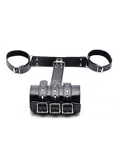 SUVARŽYMO RINKINYS XR BRANDS "STRICT ARM BINDER"  
Pasinerkite į BDSM žaidimus, suvaržykite savo partnerį ir verskite jį pasijausti bejėgiu. Su šiuo rinkiniu jūsų nuolankiojo apatinė dalis būtų visiškai suvaržyta. 
Suvaržymo rinkinys  pagamintas su fiksuojamomis sagtimis.  Kiekvienas rankos dirželis yra reguliuojamas, kad atitiktų daugybę skirtingų dydžių,  apvyniodamas bicepsą ir dilbius . Šis aksesuaras pagyvins jūsų žaidimo sesijas savo unikaliu ir patraukliu dizainu! 
Su fiksuojamomis sagtimis, D formos žiedas leidžia pridėti papildomų BDSM aksesuarų. 
Naudokite žaislą vieną arba kartu su kitais. 
Prieš naudojimą pasitarkite su partneriu. Įsitikinkite, kad žaislas nekelia nenorimo fizinio ar emocinio diskomforto žaidimų metu.
