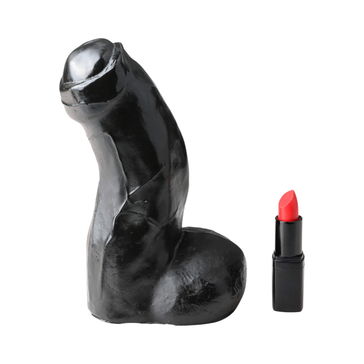 Analinis kaištis „All Black Dildo 17 cm“ 
 
Kam reikalingi analiniai kaiščiai? Kai kurie žmonės juos naudoja kaip analinio sekso apšilimo priemonę, kiti - kaip BDSM aksesuarą, o dar kiti - kad geriau susipažintų su analinių žaidimų pojūčiais. 
Aksominis prisilietimas ir nesibaigiantys malonumai - tik šio silikoninio analinio kaiščio pagalba. Iškilimai ir įdubimai  veiksmingai masažuoja intymias vietas . Kaištis  turi realistišką, šiek tiek lenktą formą ir apvalų galiuką lengvam naudojimui.  
Analinis kaištis  yra praturtintas labai realistišku paviršiumi,  kad galėtumėte patogiai jį įkišti ir ištraukti. Platesnis pagrindas užtikrina apsaugą ir neleidžia kaiščiui pradingti jūsų kūne.  
  
17 cm ilgio ir 5,5 cm pločio žaisliukas  puikiai tinka tiek pradedantiesiems, tiek analinių žaidimų tyrinėtojams, tiek norint apšilti prieš audringą žaidimų naktį . Galite pasiekti visišką ekstazę be skausmo ir diskomforto. 
Tinkamai prižiūrint šis kaištis tarnaus jums ilgai. Prieš ir po kiekvieno naudojimo nuplaukite jį šiltu vandeniu ir švelniu muilu arba  specialiu žaislų valikliu . Leiskite išdžiūti natūraliai. Šį sekso žaislą laikykite stalčiuje, specialiame maišelyje arba kitoje vietoje, kurioje nėra dulkių. Laikykite jį atokiau nuo kitų sekso žaislų. Nepalikite tiesioginiuose saulės spinduliuose ir niekada nelaikykite jo dideliame karštyje. 
Rekomenduojama naudoti kartu su  vandens pagrindo lubrikantu . Nenaudokite silikoninių lubrikantų, aliejų ar kremų, nes jie gali sugadinti kaiščio medžiagą ir apriboti jo veikimą bei galiojimo laiką.  
 