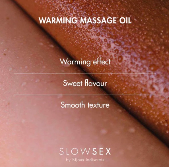 ŠILDANTIS MASAŽO ALIEJUS „WARMING MASSAGE OIL“ – 50 ML 
„Bijoux Indiscrets“ yra prabangių ir elegantiškų erotinių prekių gamintoja. Jos gaminiai atitinka modernių moterų poreikius ir pageidavimus. Ji žinoma dėl savo stiliaus, kuris yra šiuolaikiškas, prabangus ir įkvėptas laisvės ir aistros. 
  
Pajuskite!  Stebinantis šildomasis poveikis, kuris sustiprėja pūstelėjus ant masažuojamos odos. 
  
Palieskite!  Švelni tekstūra, kviečianti žaisti. 
Pabučiuokite!  Leiskite ir burnai prisijungti, saldus skonis sustiprina malonumą. 
  
Kaip naudoti:  
  
Įpilkite šiek tiek aliejaus į vietą, kurią norite masažuoti, ir nebijokite jo naudoti šalia intymių vietų, nes jis 100 % saugus. Įtrinkite aliejų rankomis ir švelniai masažuokite. Kai būsite pasiruošę, papūskite į odą, kad būtų kuo didesnis šildomasis poveikis. 
Tęskite masažą bučiniais, saldus aromatas kviečia prisijungti ir lūpas! 
  
Švelni tekstūra, egzotiškas aromatas ir saldus skonis papildo patirtį, todėl galite mėgautis masažu ir visais penkiais pojūčiais.  
 