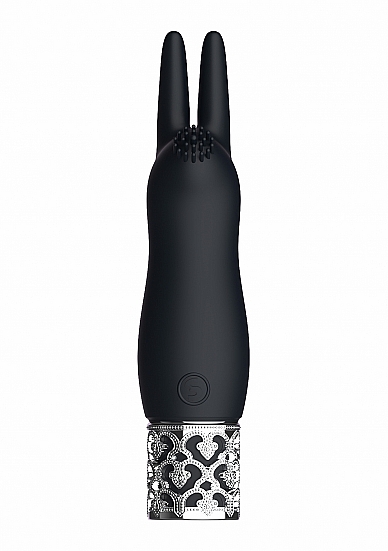 Dvigubas vibratorius "Elegance" – Juodas  
Jauskitės kaip karalienė su "Elegance" įkraunamu silikoniniu vibratoriumi. 
  
Šis prabangus vibratorius apvilktas minkštu medicininiu silikonu suteikia jums šilkinį ir švelnų pojūtį.  Jo pritaikomas dizainas turi vibruojančias ausyte ir masažinę pagalvėlę atpalaiduojančiam masažui.  Magnetinis  F-1 varikliukas  sukuria fantastiškas vibracijas, kurios vienodai pasiskirsto visame žaislo paviršiuje. Galite reguliuoti savo patirtį, kad pasiektumėte optimalų intensyvumą, naudodami  10 greičio režimų ir net 10 000 apsisukimų per minutę.   
  
Pratęskite malonumą žaisdami po vandeniu, nes šis  vibratorius yra atsparus vandeniui  ir pagamintas taip, kad atlaikytų vandens žaidimus vonioje, duše, karšto vandens vonioje ar baseine. Jame yra  USB įkraunama  magnetinė ličio jonų baterija, kurią visiškai įkrovus  galima žaisti be sustojimo net 60 minučių.  Tiesiog prijunkite jį prie elektros tinklo, įkraukite ir žaiskite. 
  
Tinkamai prižiūrint  šis vibratorius tarnaus tikrai ilgai. Prieš ir po kiekvieno naudojimo nuplaukite jį šiltu vandeniu ir švelniu muilu arba specialiu žaislų valikliu. Leiskite išdžiūti natūraliai. Šį sekso žaislą laikykite stalčiuje, specialiame maišelyje arba kitoje vietoje, kurioje nėra dulkių. Laikykite jį atokiau nuo kitų sekso žaislų. Nepalikite tiesioginiuose saulės spinduliuose ir niekada nelaikykite jo dideliame karštyje. 
  
Rekomenduojama naudoti kartu su vandens pagrindo lubrikantu.  Nenaudokite silikoninių lubrikantų, aliejų ar kremų, nes jie gali sugadinti prietaiso medžiagą ir apriboti jo veikimą bei galiojimo laiką.  
Dvigubo vibratoriaus naudojimo būdai:  
Kai kurios moterys naudoja dvipusius vibratorius seksui su antrąja moterimi. Dildo dvigubas galas leidžia vienu metu prasiskverbti į dvi makštis.  
Nuo makšties iki išangės. Dauguma dvigubo įsiskverbimo dildo yra skirti tuo pačiu metu stimuliuoti išangės ir makšties erogenines zonas, tačiau pailgintų dvigubų vibratorių atveju du partneriai gali naudoti tą patį žaisliuką vienu metu.   
Išangė į išangę. Dauguma dvipusių dildo gali būti naudojami abiejų partnerių analiniam įsiskverbimui.  
Imituojamą oralinį seksą taip pat galima atlikti su dvipusiu vibratoriumi.  
  Kodėl jums reikalingas vibratorius? 
Vibratorius ar klasikinis vibratorius yra sekso žaislas, naudojamas ant kūno maloniai seksualinei stimuliacijai kelti. 
Vibratoriai gali būti naudojami tiek solo, tiek poroje ar kelių žmonių žaidimams kartu. Taip pat jie gali būti naudojami erogeninėms zonoms, tokioms kaip klitoris, vulva ar makštis, varpa, kapšelis ar išangė, siekiant seksualiai stimuliuoti, išlaisvinti seksualumą ir pasiekti orgazmą. 
Vibratoriai yra rekomenduojami sekso terapeutų moterims, kurioms sunku pasiekti orgazmą masturbacijos ar lytinių santykių metu.