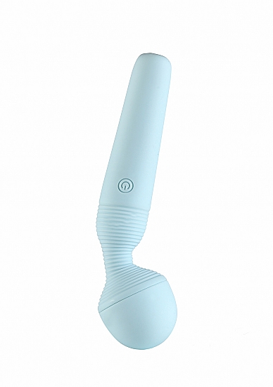 Klitoriaus masažuoklis "Aria'" – Šviesiai mėlynas  
"Aria'' - analogų neturintis stimuliatorius su  15 skirtingų vibracijos režimų,  kurie suteiks jums išskirtinius ir kvapą gniaužiančius pojūčius. Galingą, vibruojantį masažuoklį labai patogu nukreipti į bet kurią kūno erogeninę zoną ir patogiai jį valdyti, nes jis turi lankstų kaklelį. Tai - daugialypis prietaisas, kurį galite išnaudoti ne tik klitorio stimuliacijai, bet ir viso kūno masažui. 
Masažuoklis pagamintas iš aukščiausios kokybės, aksominio švelnumo silikono  be ftalatų ir latekso . "Aria'' masažuoklį galite naudoti tiek solo, tiek žaidimuose su partneriu. Šis elegantiškas, diskretiškas ir kompaktiškas masažuoklis yra labai lengvas ir  visiškai atsparus vandeniui , todėl meilės žaidimais galėsite mėgautis tiek vonioje, tiek duše. Belaidis masažuoklis yra  pilnai įkraunamas  USB laidu, todėl  180 min. be pertraukų galėsite mėgautis meilės žaidimais.  
Tinkamai prižiūrint šis masažuoklis tarnaus jums ilgai. Prieš ir po kiekvieno naudojimo nuplaukite jį šiltu vandeniu ir švelniu muilu arba  specialiu žaislų valikliu . Leiskite išdžiūti natūraliai. Šį sekso žaislą laikykite stalčiuje, specialiame maišelyje arba kitoje vietoje, kurioje nėra dulkių. Laikykite jį atokiau nuo kitų sekso žaislų. Nepalikite tiesioginiuose saulės spinduliuose ir niekada nelaikykite jo dideliame karštyje. 
Rekomenduojama naudoti kartu su  vandens pagrindo lubrikantu . Nenaudokite silikoninių lubrikantų, aliejų ar kremų, nes jie gali sugadinti prietaiso medžiagą ir apriboti jo veikimą bei galiojimo laiką. 
Kodėl jums reikalingas vibratorius? 
Vibratorius ar klasikinis vibratorius yra sekso žaislas, naudojamas ant kūno maloniai seksualinei stimuliacijai kelti. 
Vibratoriai gali būti naudojami tiek solo, tiek poroje ar kelių žmonių žaidimams kartu. Taip pat jie gali būti naudojami erogeninėms zonoms, tokioms kaip klitoris, vulva ar makštis, varpa, kapšelis ar išangė, siekiant seksualiai stimuliuoti, išlaisvinti seksualumą ir pasiekti orgazmą. 
Vibratoriai yra rekomenduojami sekso terapeutų moterims, kurioms sunku pasiekti orgazmą masturbacijos ar lytinių santykių metu.