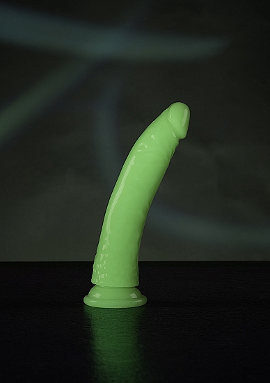 ŽALIAS TAMSOJE ŠVYTINTYS DILDO – 15,5 CM  
Šis dildo pasižymi nuostabia forma, kuri yra sukurta siekiant pasiekti optimalią stimuliaciją.  
  
Jis tinka tiek analiniam, tiek vaginaliniam naudojimui, suteikiant įvairiapusiškumą ir galimybę tyrinėti savo kūną.  Jo paviršius yra glotnus ir malonus liesti, o medžiaga yra hipoalerginė ir saugi kūnui.  
  
Tad, ar esate pasiruošę kelti savo seksualinę patirtį į aukštesnį lygį? Šis tamsoje švytintis dildo yra puikus pasirinkimas tiems, kurie ieško naujų pojūčių ir nori pridėti šiek tiek švytėjimo į savo erotinius nuotykius. 
  
Būkite drąsūs, kūrybingi ir leiskitės į nepakartojamą malonumą su šiuo stulbinančiu erotiniu pagalbininku!